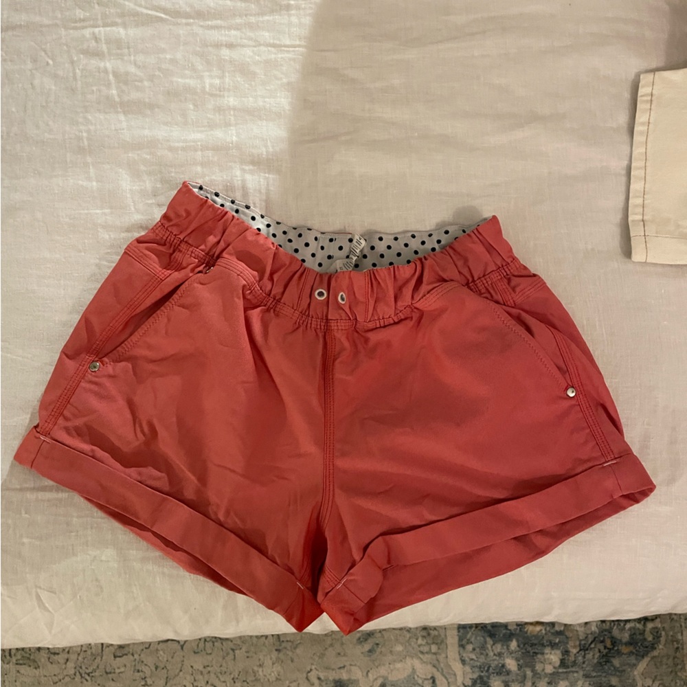 Lulu coral colored shorts size 6